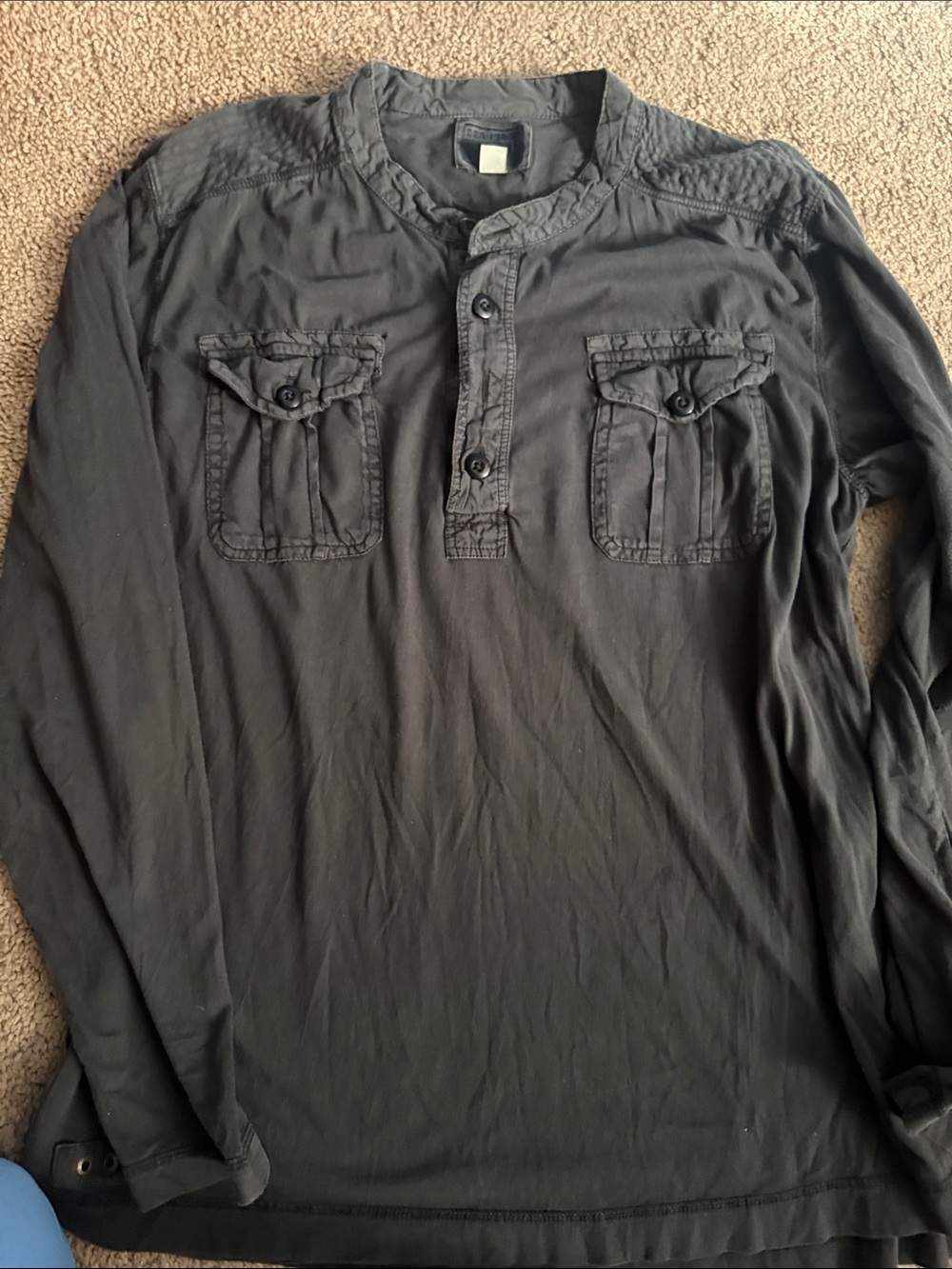 Converse Men's Long-Sleeve Henley Shirt in Charcoal Black